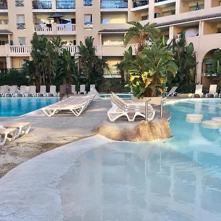 T2 Bord De Piscine 2025 * 칸느